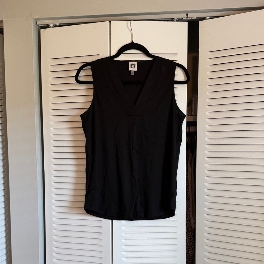 Black Sleeveless V-Neck Top